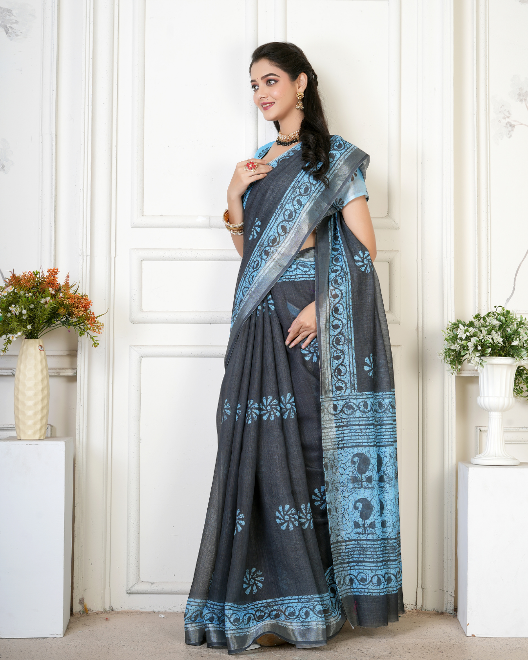 Charcoal Grey Cyan Sunburst Booti Saree
