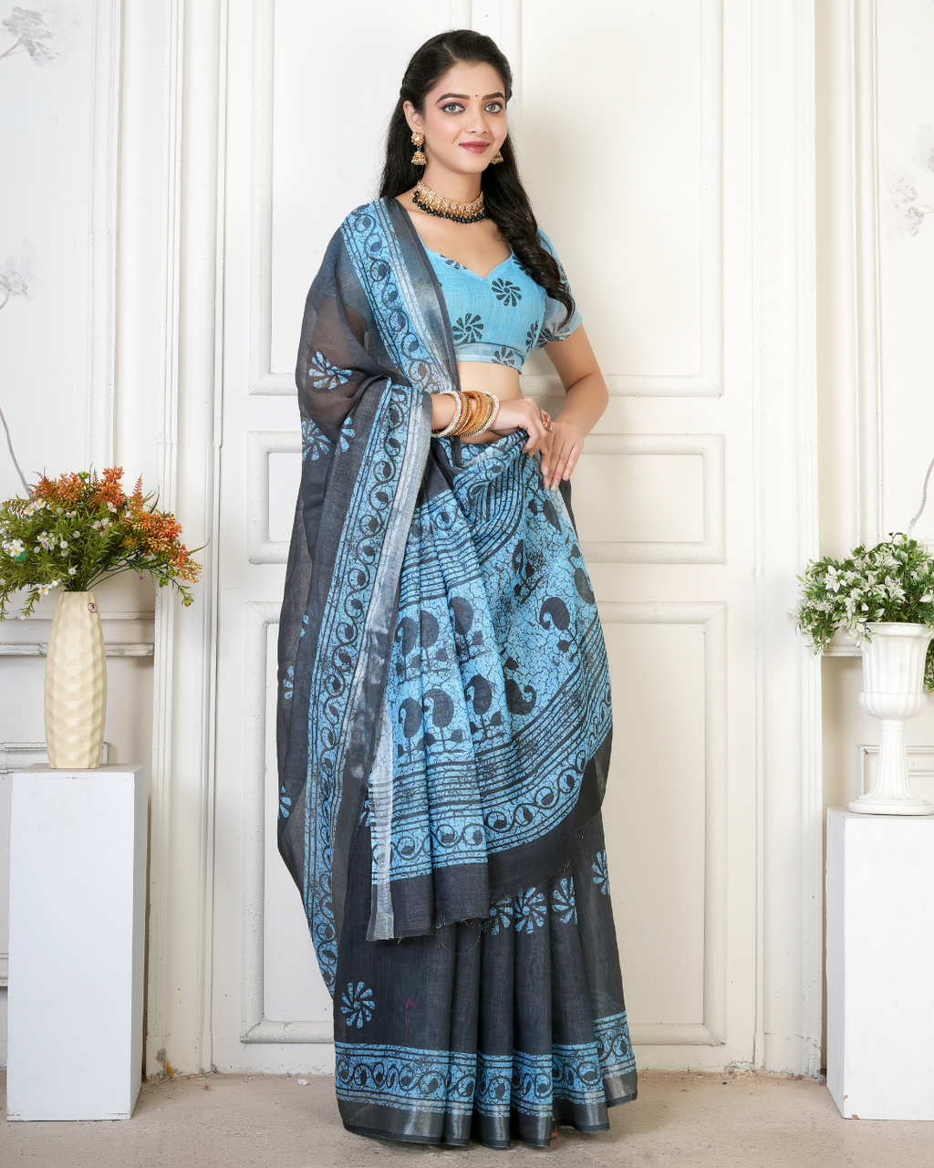 Charcoal Grey Cyan Sunburst Booti Saree